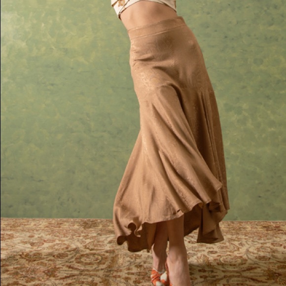 NEW with tags Caile Skirt from Nidodileda in size medium color beige snakeskin.